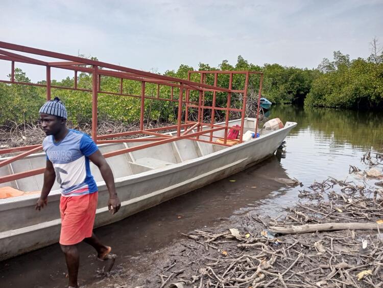 Esíiŋanuma ti piteen